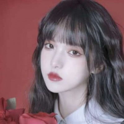 李昀锐单手搂腰边走边吻